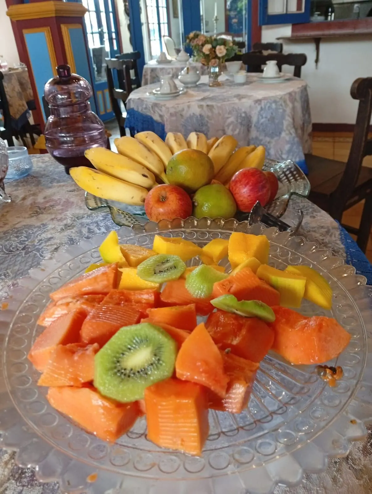 Frutas frescas servidas no café da manhã